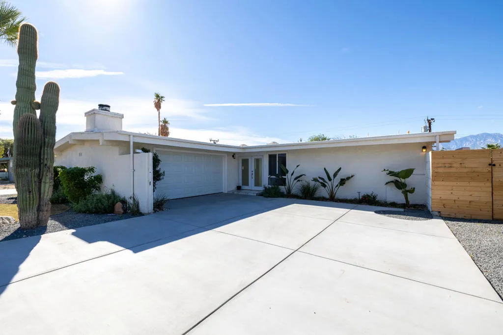 12811 Catalpa Avenue, Desert Hot Springs, California 92240 home-pic-2